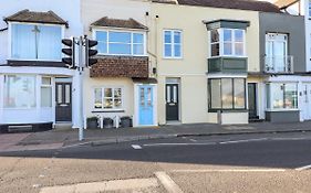 La Plage, Deal